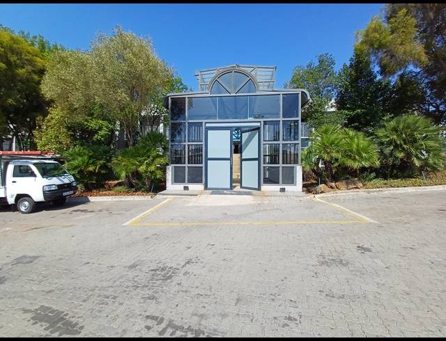 4,583M² SHOWROOM TO LET IN KYA SANDS